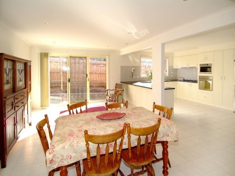 8 Chappell Dr, Watsonia VIC 3087