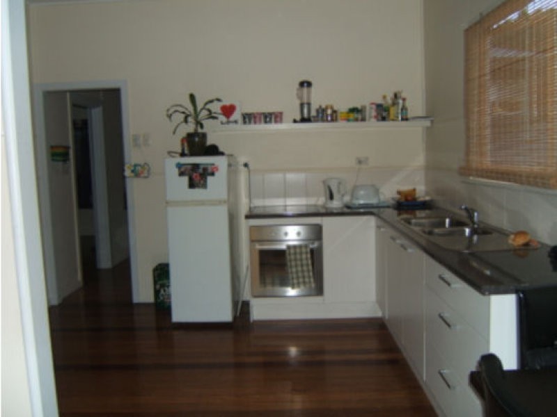 4 Bolton Street, Kirra QLD 4225