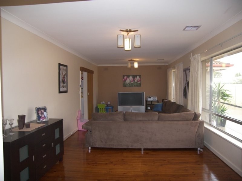 6 McGonigal Drive, Willaston SA 5118