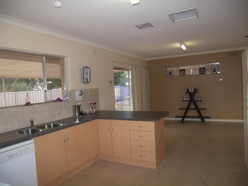 6 McGonigal Drive, Willaston SA 5118