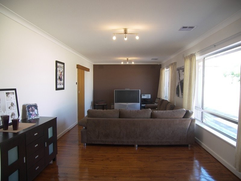 6 McGonigal Drive, Willaston SA 5118