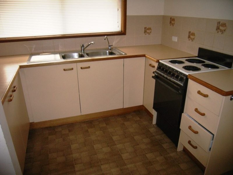 123 Third Avenue, Rosebud VIC 3939