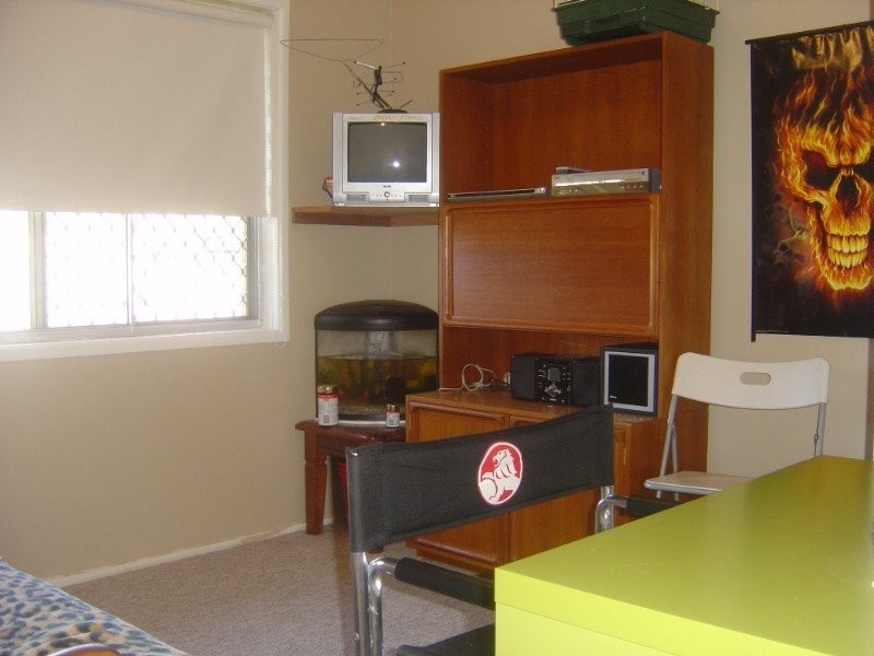 96 Peverell St, Hillcrest QLD 4118