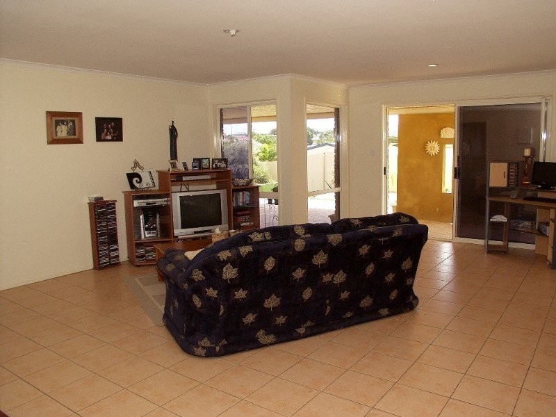 11 Oakview St, Parkinson QLD 4115