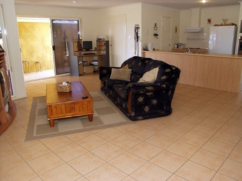 11 Oakview St, Parkinson QLD 4115