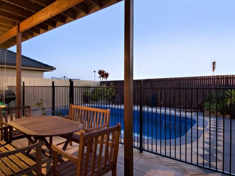 49 O’Reilly Dr, Caloundra West QLD 4551