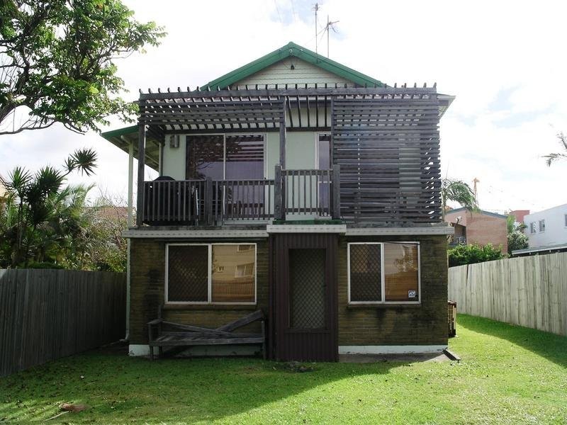 12 Latona Avenue, Caloundra QLD 4551