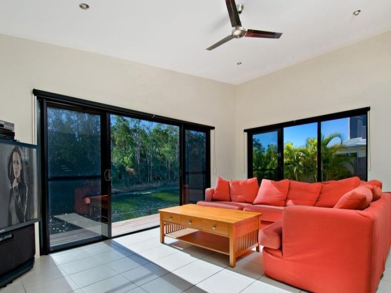2 Hazeldyne Court, Pelican Waters QLD 4551