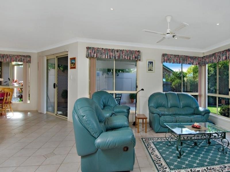 2 Pamphlet Place, Pelican Waters QLD 4551