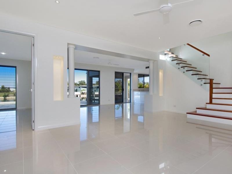 8 Westholme Circuit, Pelican Waters QLD 4551