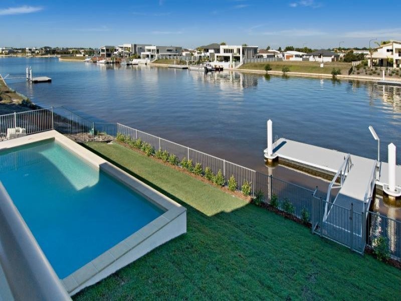 8 Westholme Circuit, Pelican Waters QLD 4551