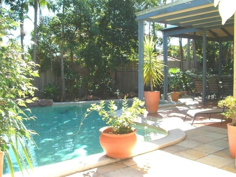 54 Amersham Crescent, Carindale QLD 4152