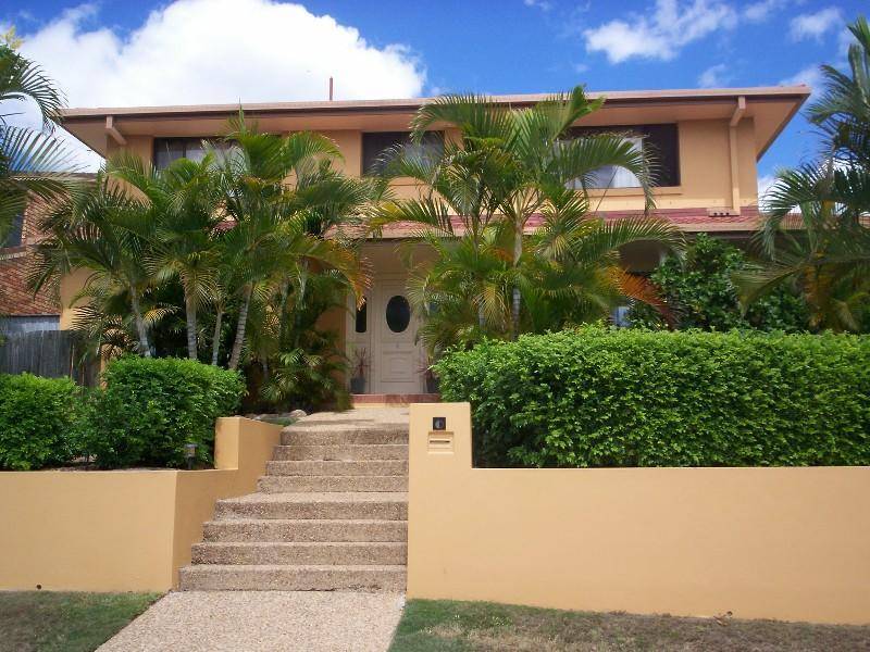 6 Rossmoya Street, Carindale QLD 4152