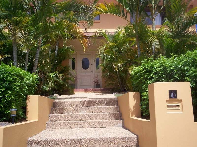 6 Rossmoya Street, Carindale QLD 4152