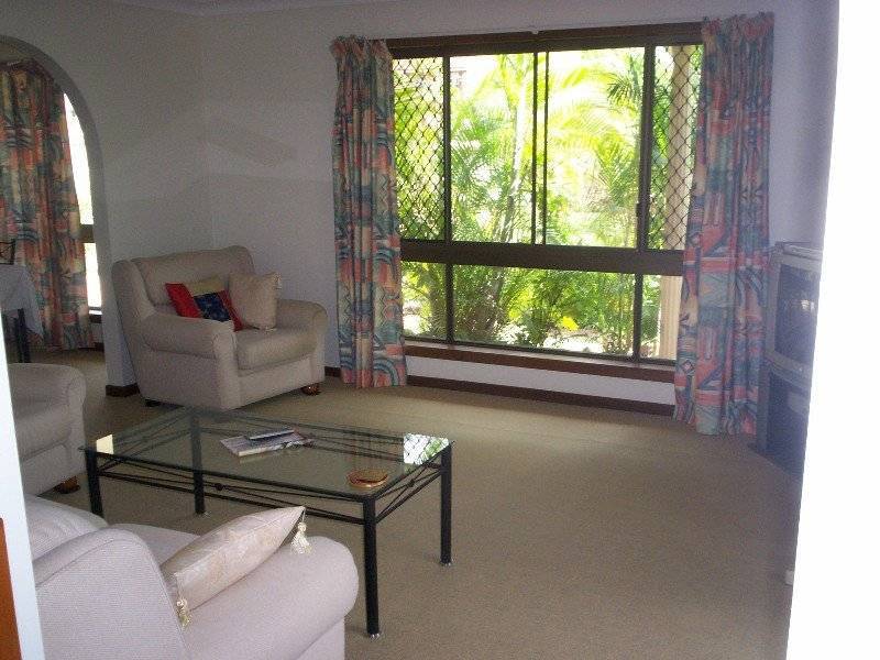 6 Rossmoya Street, Carindale QLD 4152