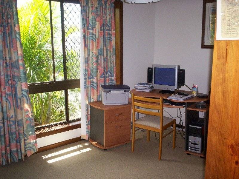 6 Rossmoya Street, Carindale QLD 4152