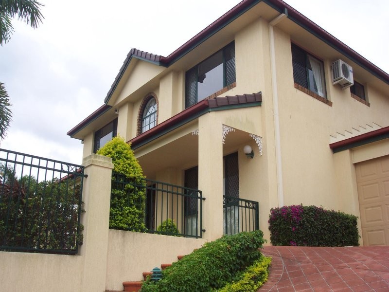 2 Forest Place, Carindale QLD 4152