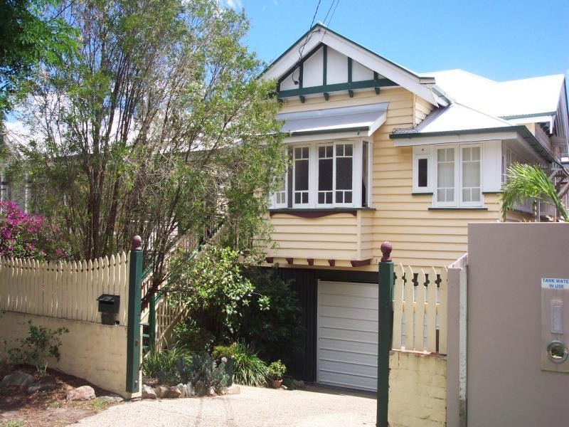 28 Donald Street, Camp Hill QLD 4152