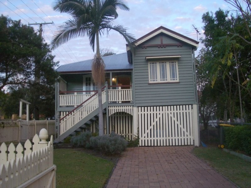 15 The Promenade, Camp Hill QLD 4152