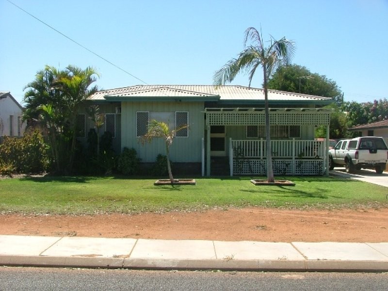 8 Gooch Street, Carnarvon WA 6701