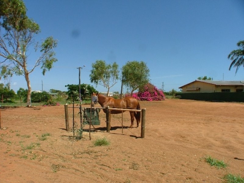 9 Sandhurst Road, Carnarvon WA 6701