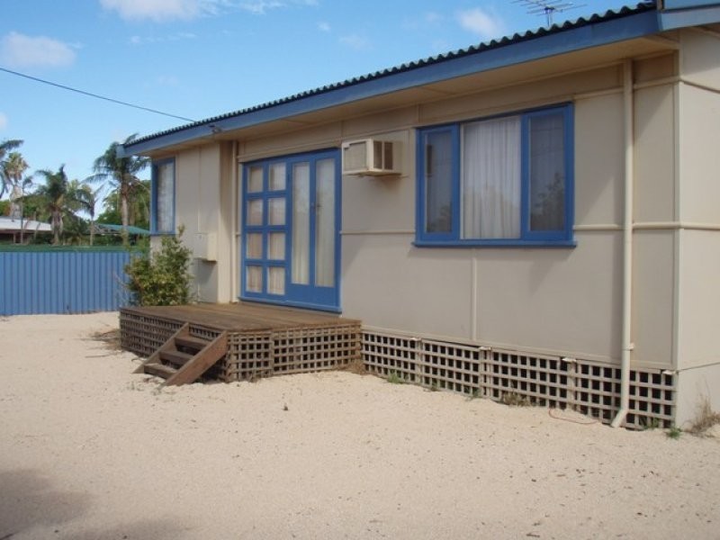 9 Sandhurst Road, Carnarvon WA 6701