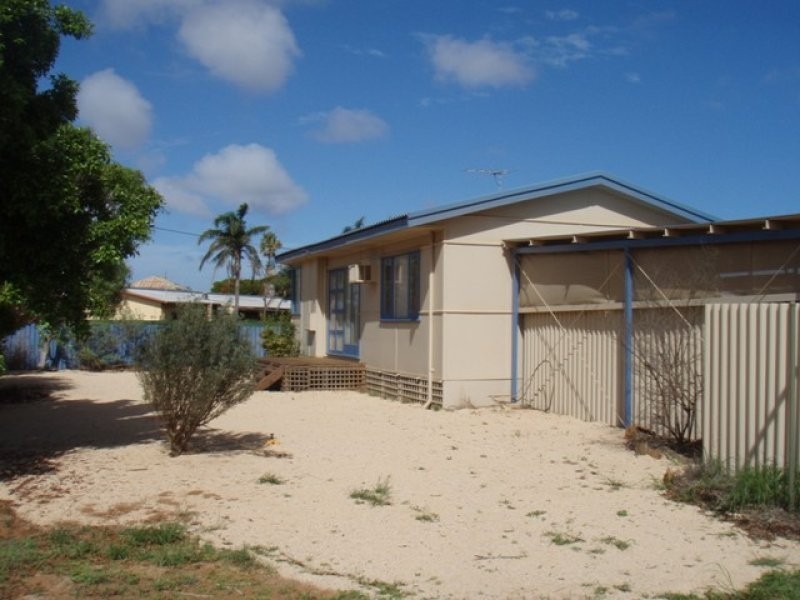 9 Sandhurst Road, Carnarvon WA 6701