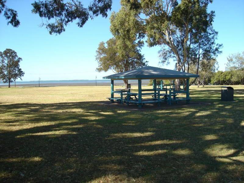 689 Esplanade, Lota QLD 4179