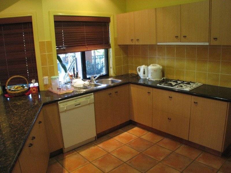 12 Angourie Place, Carindale QLD 4152