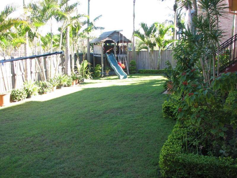 12 Angourie Place, Carindale QLD 4152