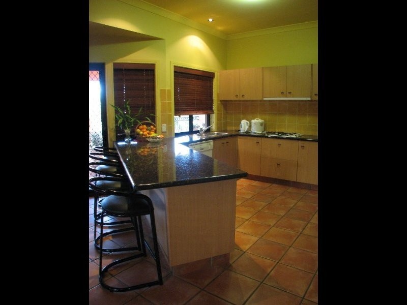 12 Angourie Place, Carindale QLD 4152