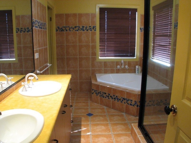 12 Angourie Place, Carindale QLD 4152