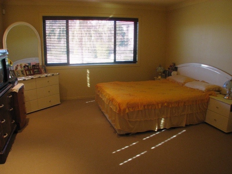 12 Angourie Place, Carindale QLD 4152