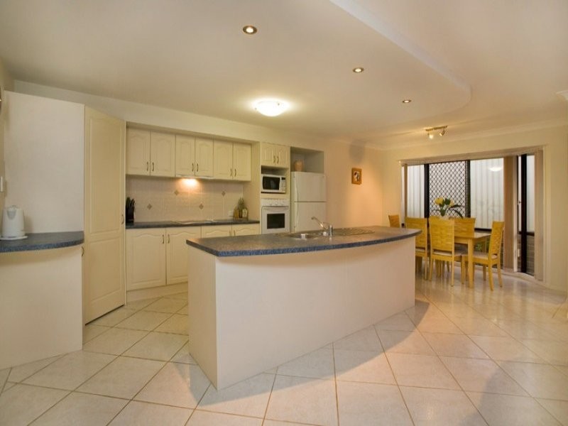 48 Kenilworth Pl, Carindale QLD 4152