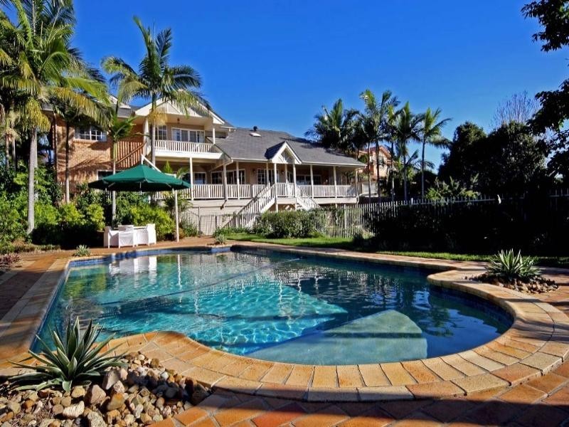 8 Riverston Court, Carindale QLD 4152