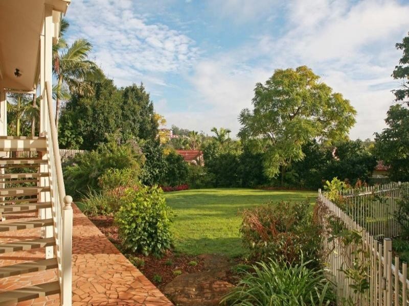 8 Riverston Court, Carindale QLD 4152