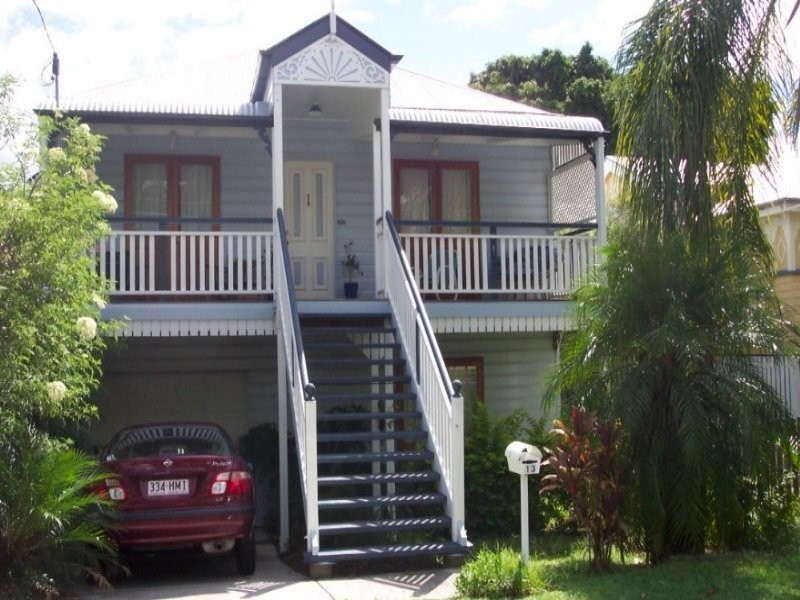 13 Dutton St, Hawthorne QLD 4171