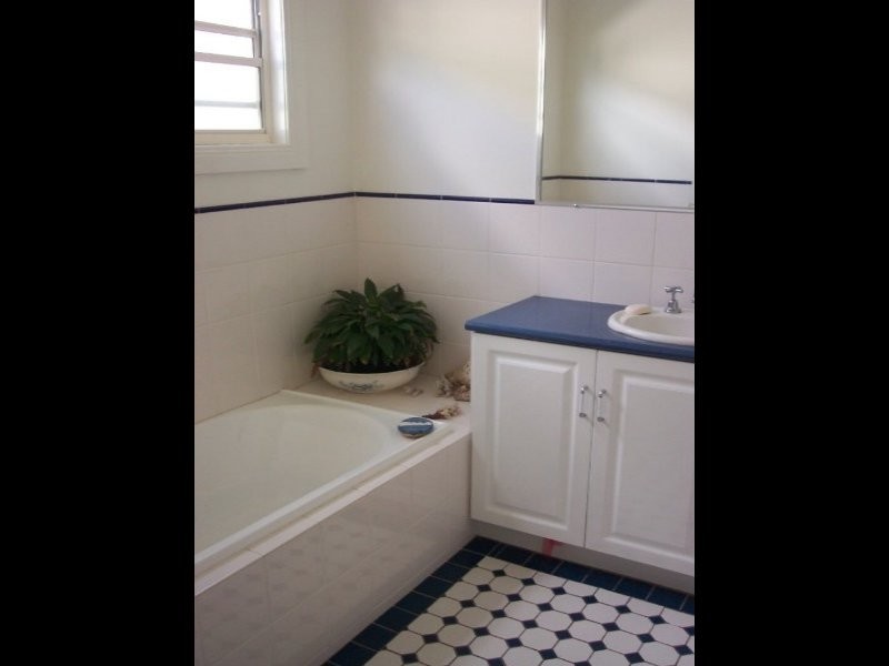13 Dutton St, Hawthorne QLD 4171