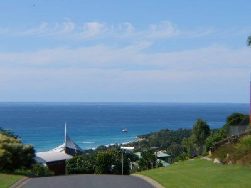 128 Tramican St, Point Lookout QLD 4183