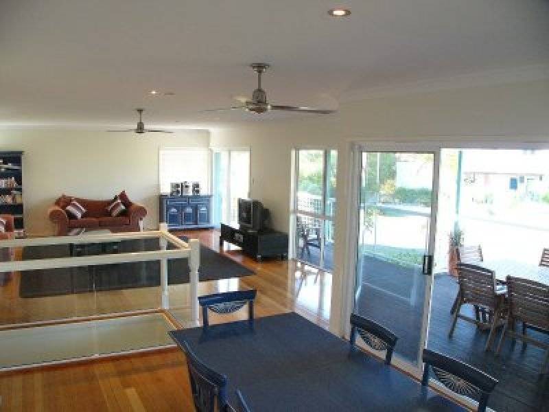 128 Tramican St, Point Lookout QLD 4183