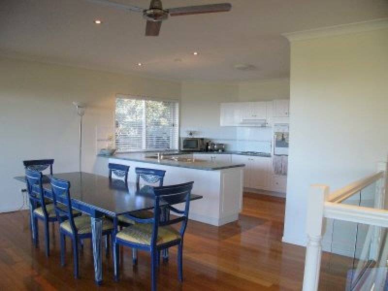 128 Tramican St, Point Lookout QLD 4183