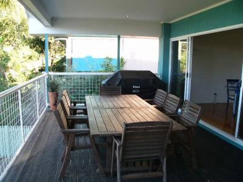 128 Tramican St, Point Lookout QLD 4183
