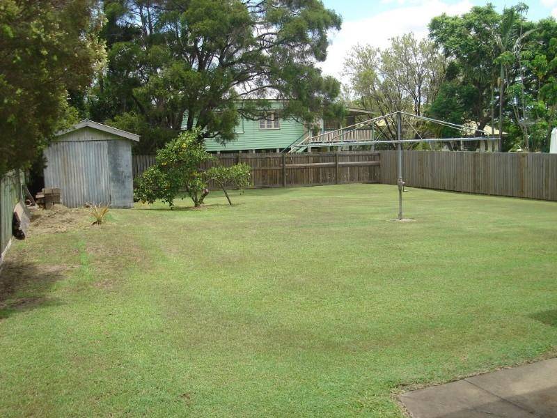 16 Blackheath Avenue, Hawthorne QLD 4171