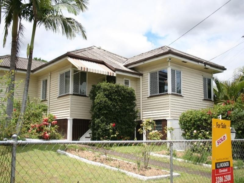 64 Brooks St, Camp Hill QLD 4152