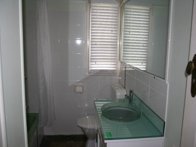 64 Brooks St, Camp Hill QLD 4152