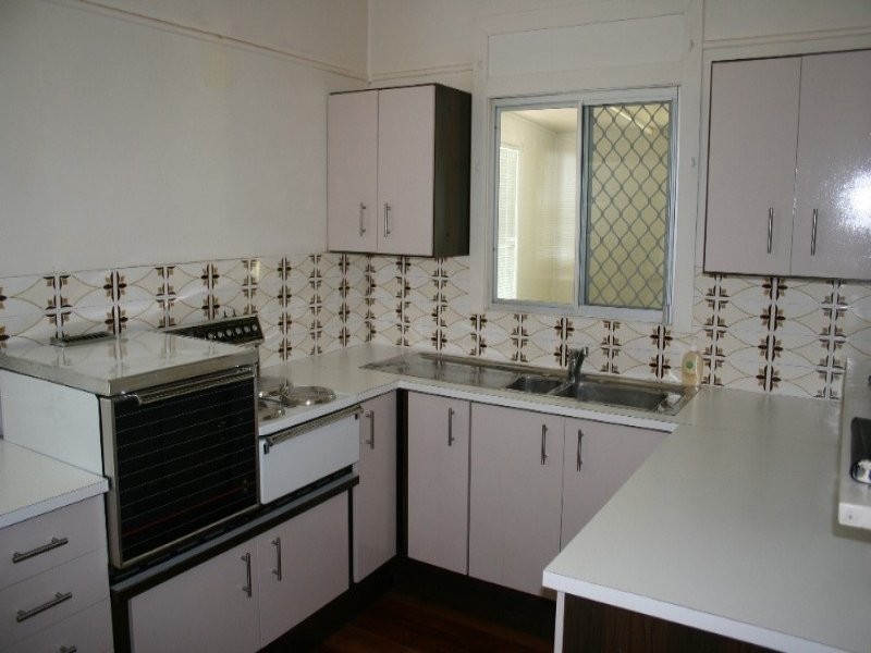 64 Brooks St, Camp Hill QLD 4152