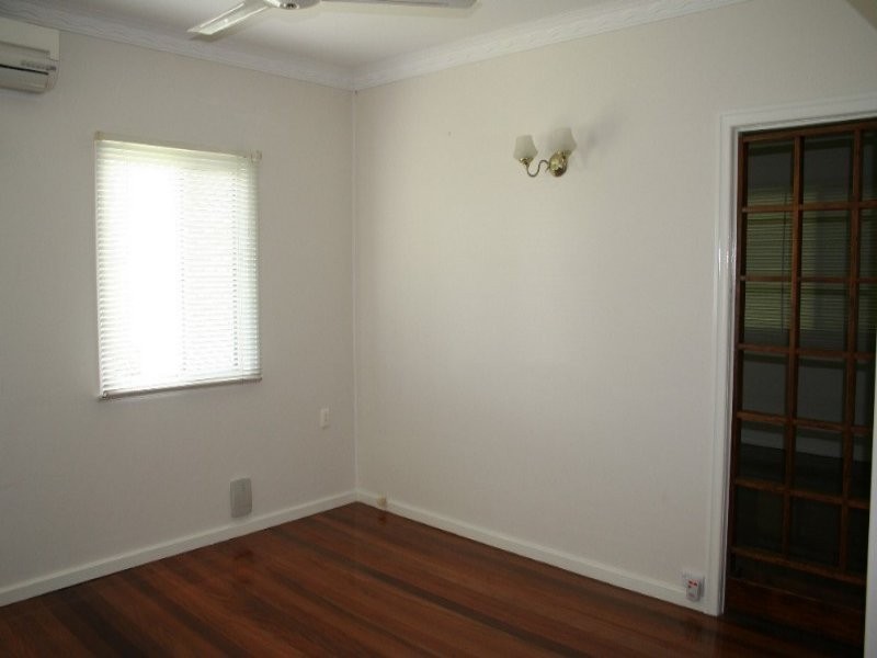 64 Brooks St, Camp Hill QLD 4152