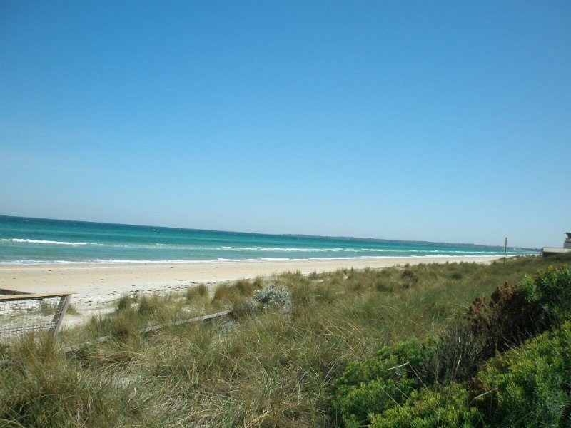 4 Natal Avenue, Edithvale VIC 3196