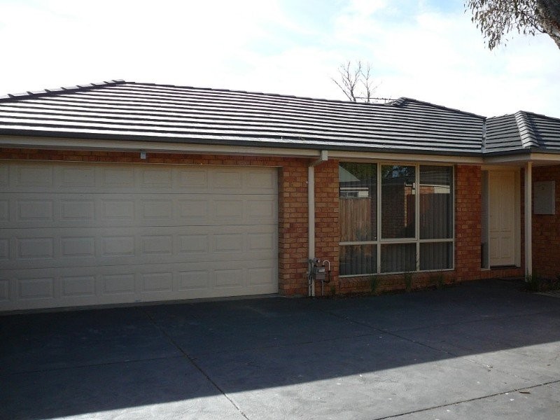 63 Rosslyn Avenue, Seaford VIC 3198