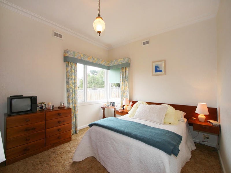1 Booker Street, Cheltenham VIC 3192
